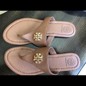 Tory Burch Tan Jolie Flat Leather Thongs size 6.5